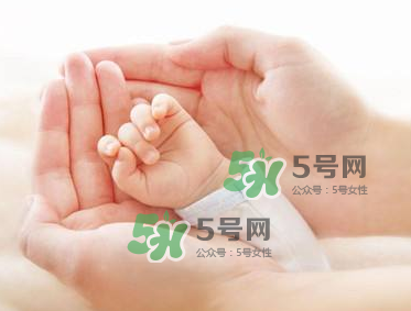 坐月子要穿內(nèi)衣嗎？坐月子不穿內(nèi)衣胸會(huì)下垂嗎？