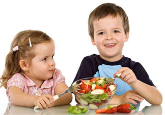 兒童挑食偏食怎么辦？?jī)和羰呈鞘裁丛驅(qū)е碌模?></a>
      <p class=