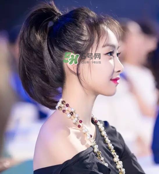 大圓臉怎么扎馬尾好看 圓臉適合扎什么樣的馬尾 大圓臉怎么扎馬尾好看 圓臉適合扎什么樣的馬尾