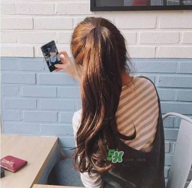 大圓臉怎么扎馬尾好看 圓臉適合扎什么樣的馬尾 大圓臉怎么扎馬尾好看 圓臉適合扎什么樣的馬尾