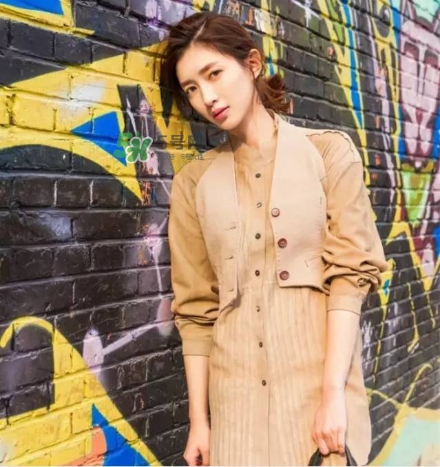 大圓臉怎么扎馬尾好看 圓臉適合扎什么樣的馬尾 大圓臉怎么扎馬尾好看 圓臉適合扎什么樣的馬尾