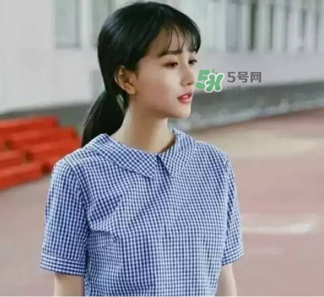 大圓臉怎么扎馬尾好看 圓臉適合扎什么樣的馬尾 大圓臉怎么扎馬尾好看 圓臉適合扎什么樣的馬尾