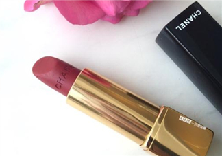 香奈兒58號(hào)口紅試色 香奈兒58號(hào)口紅試色圖片