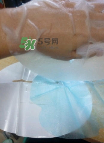 小迷糊面膜曝光 小迷糊面膜有熒光劑嗎 小迷糊面膜曝光 小迷糊面膜有熒光劑嗎