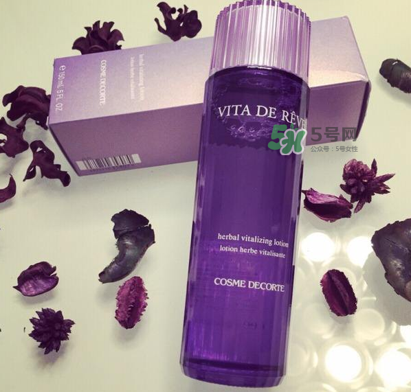 德妃紫蘇水和黛珂紫蘇水哪個好？德妃紫蘇水和黛珂紫蘇水對比