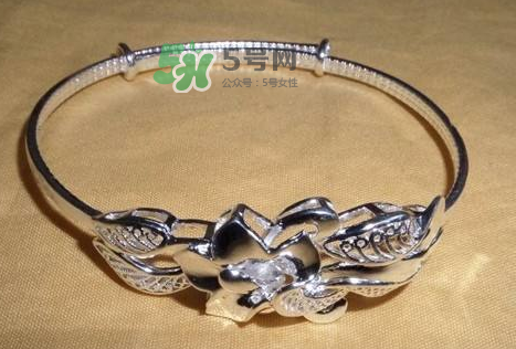 銀手鐲可以刮痧嗎？怎么用銀手鐲刮痧？