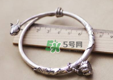 銀手鐲可以用牙膏洗嗎？銀手鐲可以用什么洗？