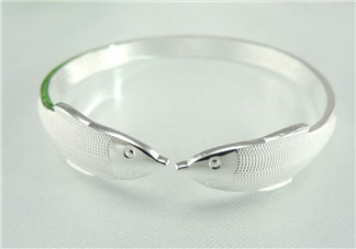 銀手鐲變黑了如何洗白？銀手鐲變黑怎么洗？