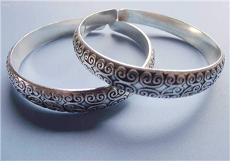 銀手鐲可以帶著洗澡嗎？銀手鐲洗澡能不能帶？