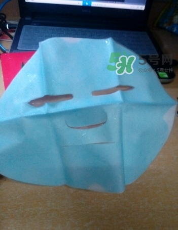 小迷糊面膜曝光 小迷糊面膜有熒光劑嗎 小迷糊面膜曝光 小迷糊面膜有熒光劑嗎