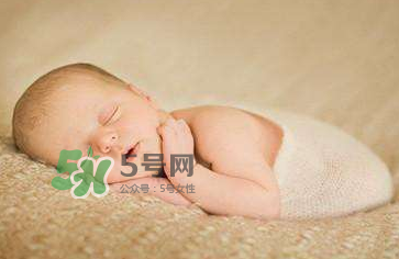 立秋后寶寶要穿什么衣服？立秋后寶寶要穿襪子嗎？