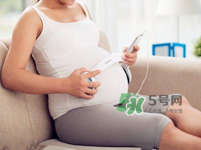 音樂胎教是媽媽聽還是放在肚子上？胎教音樂有哪些？