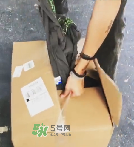 off white awge演唱會限定長袖t怎么買_在哪買？