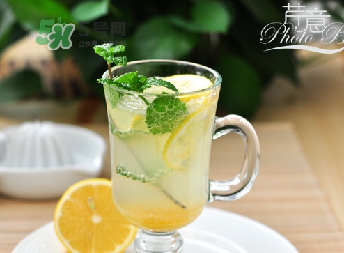 小蘇打和蘇打水一樣嗎？蘇打水和小蘇打的區(qū)別