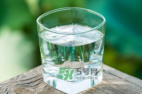 蘇打水什么時(shí)候喝最好？蘇打水什么人不能喝