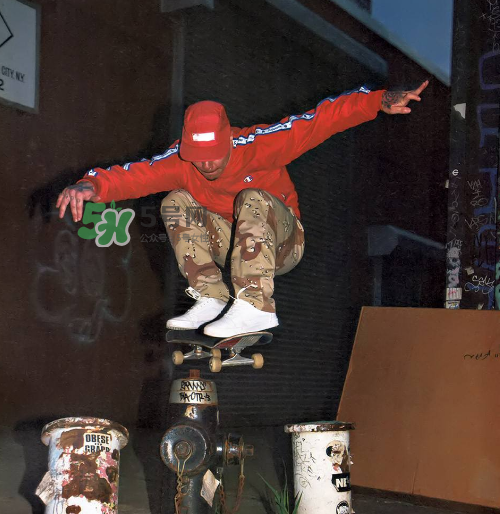 supreme抄襲是真的嗎？supreme抄襲的是哪件？