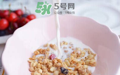 卡樂比梅果牛奶系列麥片好吃嗎？卡樂比梅果牛奶系列價格