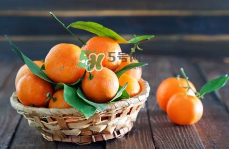 橘子里的白絲能吃嗎？橘子瓣上面的白絲吃了有什么好處？