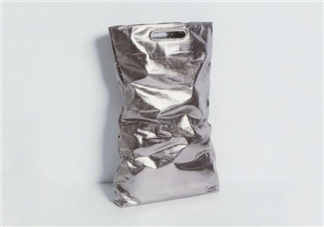 helmut lang垃圾袋包包多少錢？helmut lang垃圾袋手提包價格