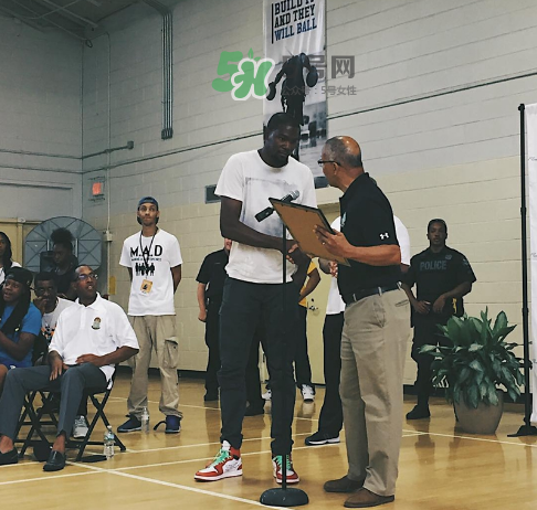 杜蘭特回家鄉(xiāng)穿的鞋子是什么牌子_哪個(gè)型號(hào)_多少錢_什么時(shí)候發(fā)售？