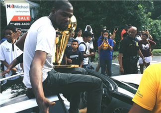 杜蘭特回家鄉(xiāng)穿的鞋子是什么牌子_哪個型號_多少錢_什么時候發(fā)售？