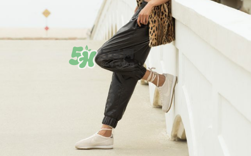 alc與nike cortez聯(lián)名在哪買？alc與耐克阿甘鞋聯(lián)名哪里有賣的？