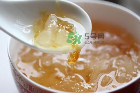 燕窩和銀耳的功效一樣嗎？燕窩和銀耳的區(qū)別？