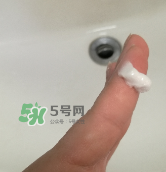 一葉子補(bǔ)水潔面乳怎么樣？一葉子補(bǔ)水洗面奶好用嗎？