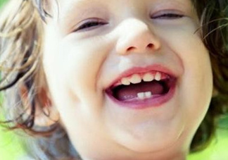 怎么防止寶寶長蛀牙？別讓孩子吃大人的口水