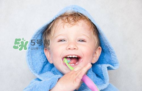 怎么防止寶寶長蛀牙？別讓孩子吃大人的口水