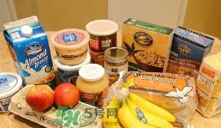 晚上運(yùn)動(dòng)后能吃東西嗎？晚上運(yùn)功后吃什么水果好？