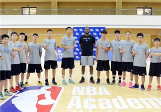 科懷倫納德中國(guó)行穿的球鞋是什么牌子？科懷倫納德中國(guó)行同款鞋子