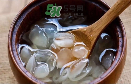 泡皂角米的水要倒掉嗎？泡皂角米的水有什么作用