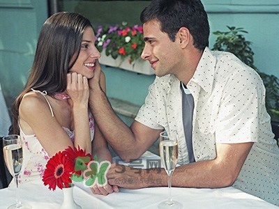 女生怎么撩男生？女生如何追到男神？