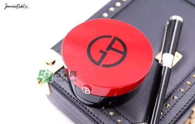 阿瑪尼氣墊好用嗎 阿瑪尼粉底液介紹 阿瑪尼氣墊好用嗎 阿瑪尼粉底液介紹