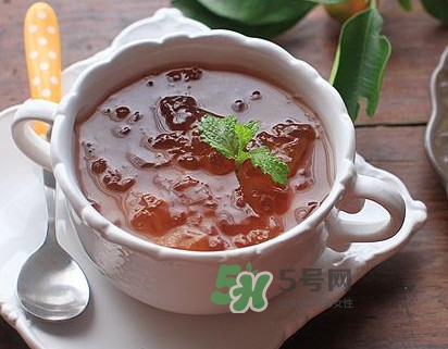 桃膠適合什么人吃？吃桃膠會(huì)上火嗎？