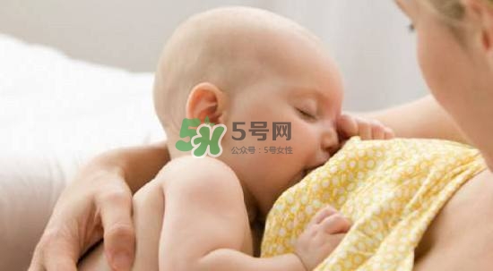 塞奶了有硬塊怎么辦？塞奶要熱敷還是冷敷？