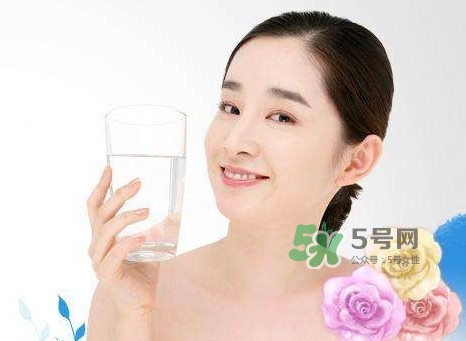 一直在喝水為什么還是嘴干_一直在喝水還是嘴干怎么辦 一直在喝水為什么還是嘴干_一直在喝水還是嘴干怎么辦