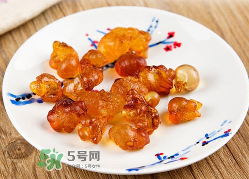 桃膠適合什么人吃？吃桃膠會(huì)上火嗎？