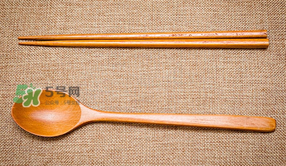 木筷子半年不換會致癌？用什么筷子最健康