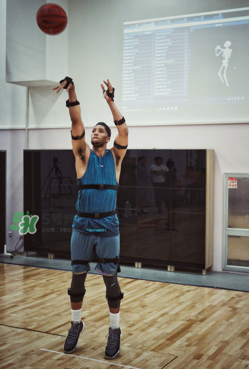 2017埃文特納中國行上腳穿的球鞋是什么牌子_哪個(gè)型號？