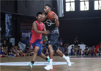 2017埃文特納中國(guó)行上腳穿的球鞋是什么牌子_哪個(gè)型號(hào)？