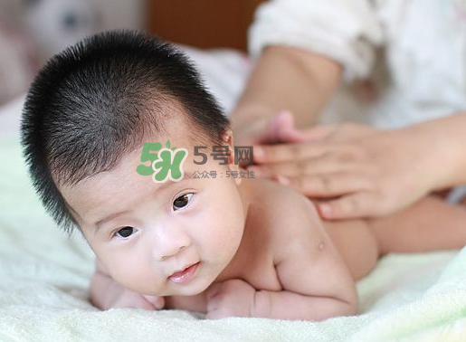 寶寶用爽身粉有危害嗎？爽身粉對寶寶有什么危害？