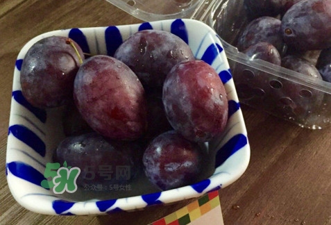 新鮮西梅好吃嗎？新鮮西梅什么味道