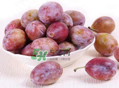 西梅不能和什么一起吃？西梅什么人不能吃？