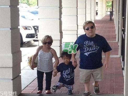 侏儒癥遺傳嗎？侏儒癥在嬰幼兒期有何表現(xiàn)？