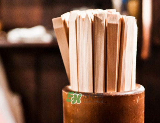 木筷子半年不換會致癌？用什么筷子最健康