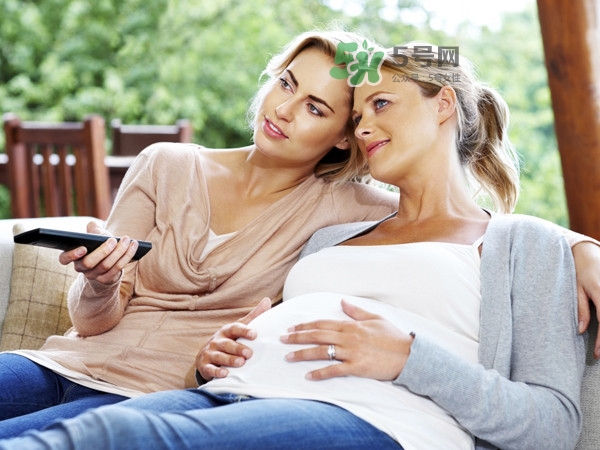 孕期洗頭能用吹風(fēng)機(jī)嗎？孕期洗頭姿勢(shì)