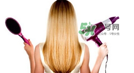 孕期洗頭能用吹風(fēng)機(jī)嗎？孕期洗頭姿勢(shì)