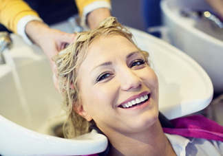 孕期洗頭能用吹風(fēng)機(jī)嗎？孕期洗頭姿勢(shì)